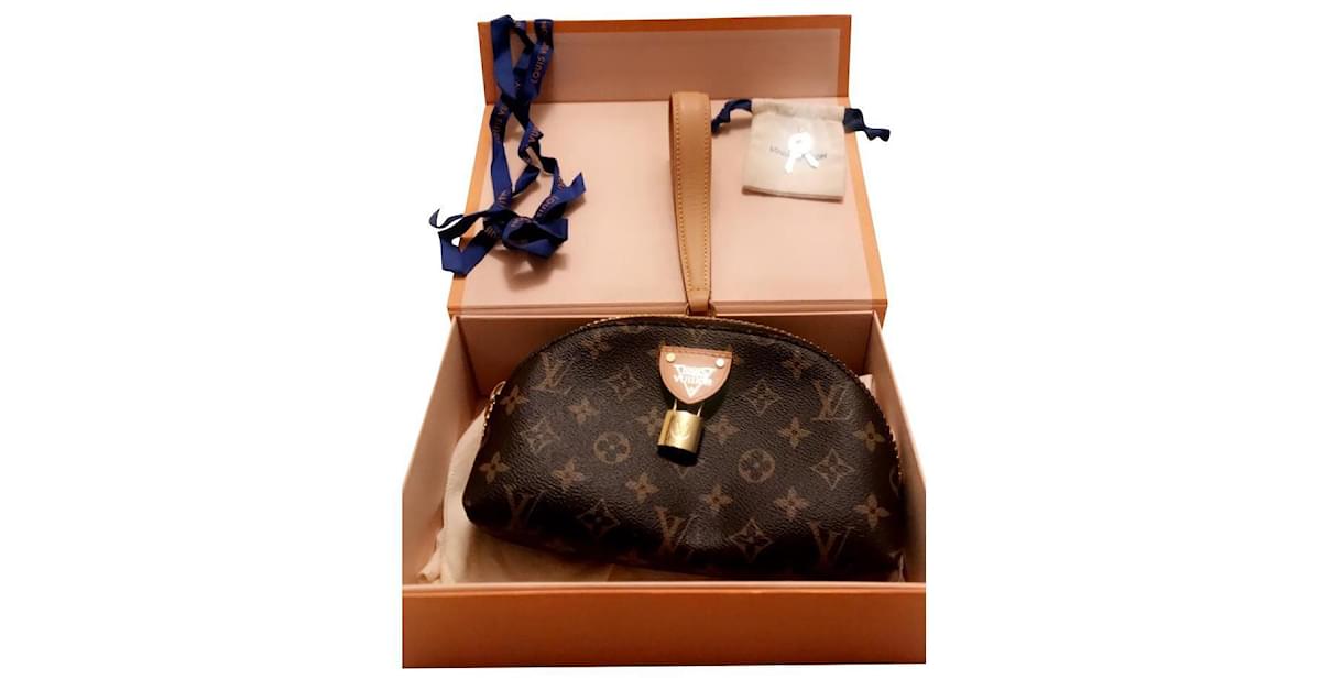 Louis Vuitton Brown LV Moon Bag Gold hardware ref.443397 - Joli Closet