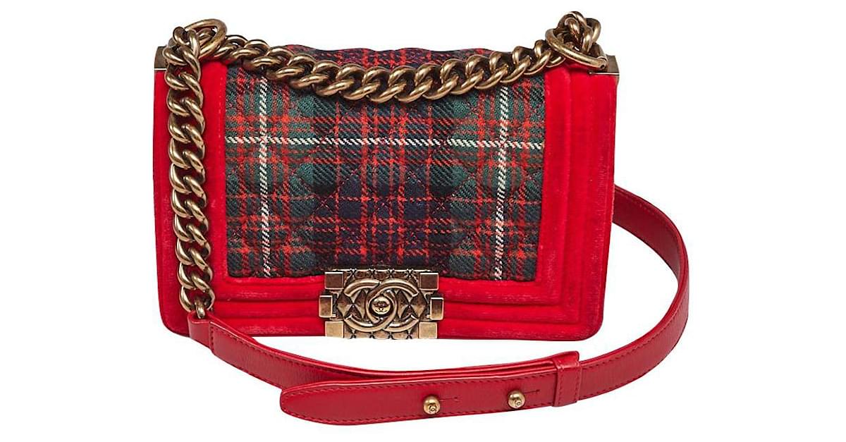 Chanel Paris/Edinburgh Small Boy Red Velvet ref.443858 - Joli Closet