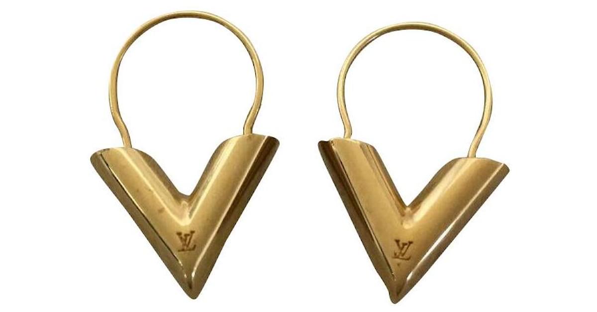 Louis Vuitton Essential V Creolen M61088 Golden Metall ref.1014629 - Joli  Closet