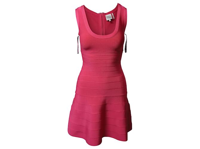 Robe Bandage HERVE LEGER Modèle "Shayla" - Couleur Or Rose - Coupe Feuille évasée - Taille Bande Unique - Neuve Avec étiquette