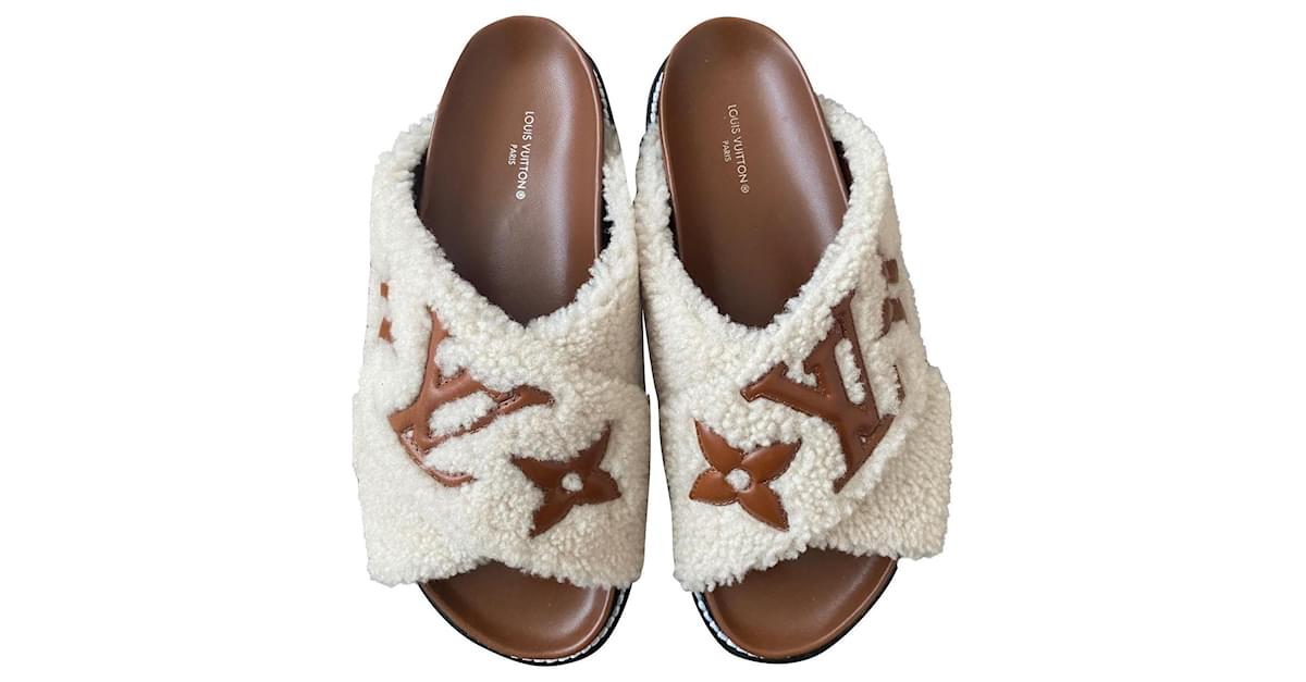 Pre-Loved Louis Vuitton Women's Paseo Flat Comfort Shearling Mules