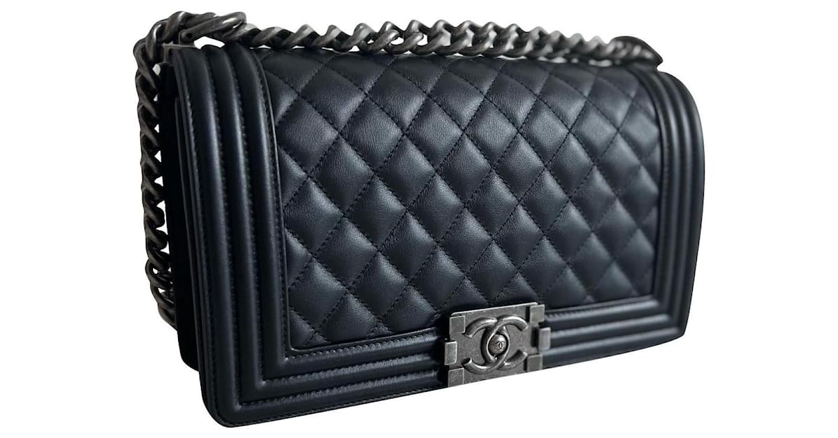 Chanel boy bag Black Leather ref.486949 - Joli Closet