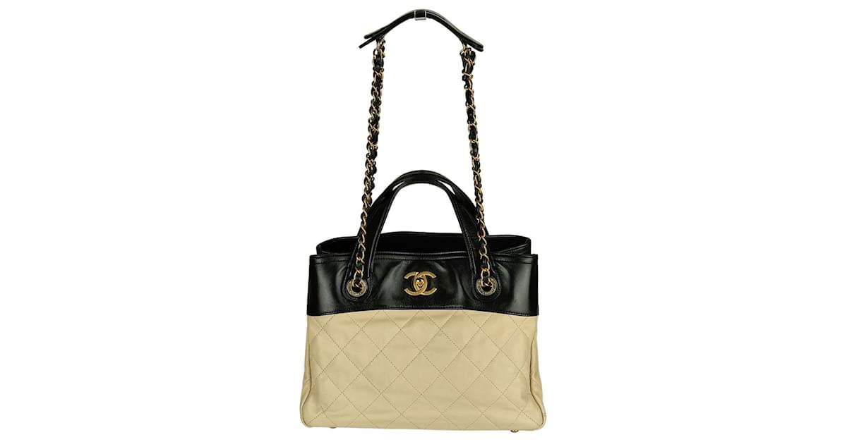 Chanel quilted shoulder bag 31 rue Cambon Black Beige Leather ref.492296 -  Joli Closet