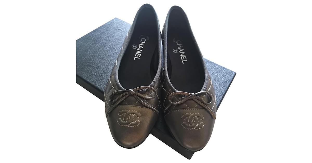 Chanel Metallic Olive Quilted Ballet Flats Leather ref.496451 - Joli Closet