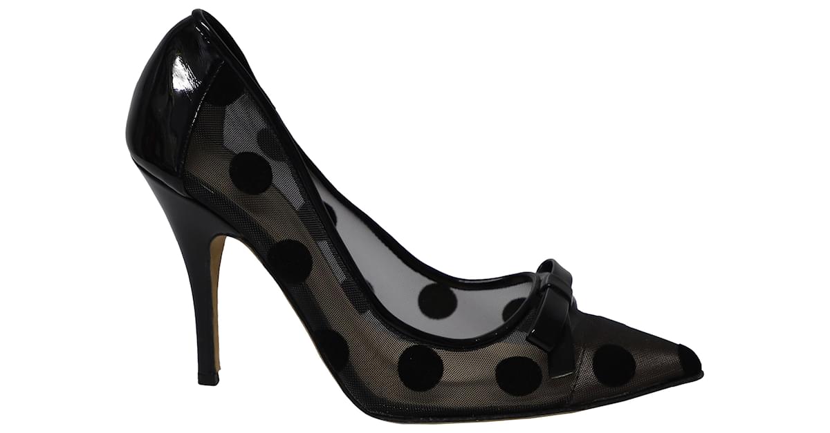 Polka dot outlet pump