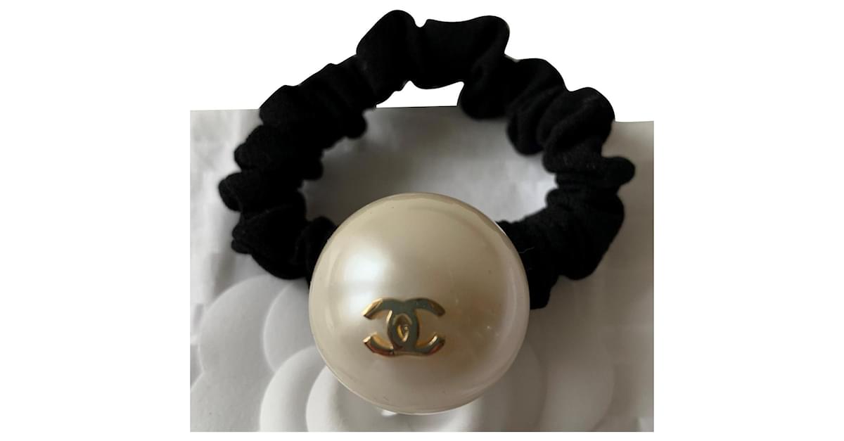 Chanel Hair accessories Black Golden Cream Cloth Pearl ref.500941 - Joli  Closet