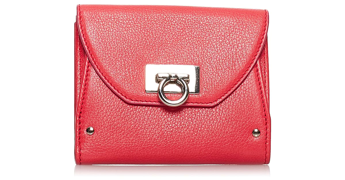 FERRAGAMO: Gancini wallet in hammered leather - Red