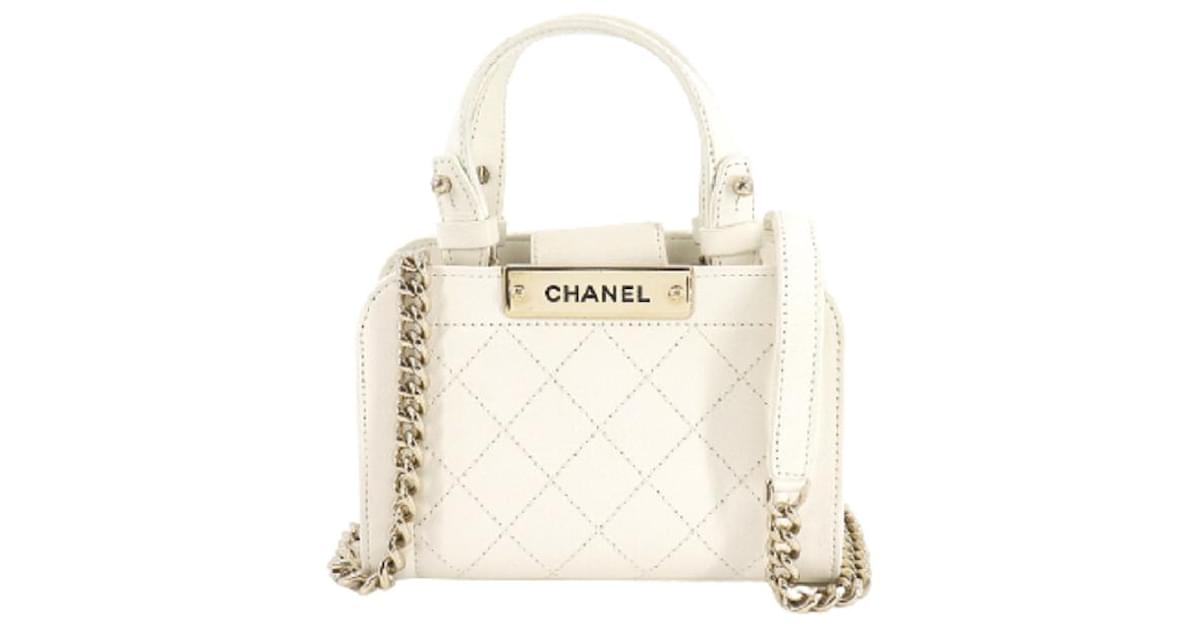 *[Used] Chanel Small 2way Hand Chain Shoulder Bag Leather White Logo Plate  Matelasse Bag ref.506635