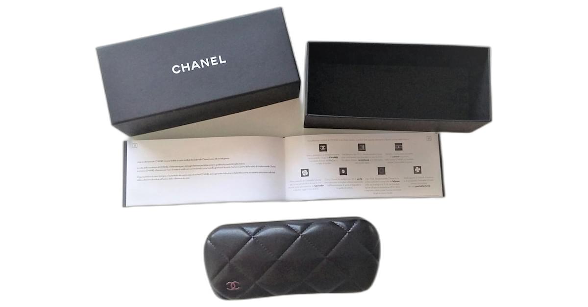 Chanel CC glasses case with classic dimensions Black Leather ref