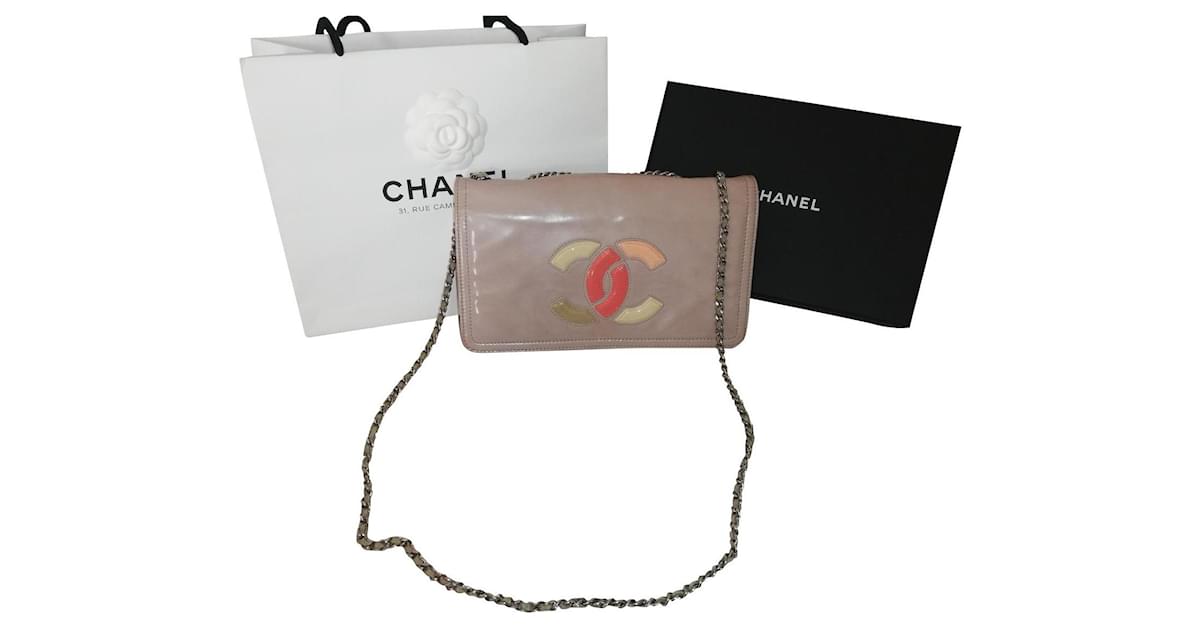 Wallet On Chain Chanel Lipstick White Patent leather ref.516248 - Joli  Closet