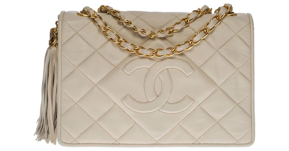 Very beautiful vintage Chanel Full Flap handbag in off-white quilted