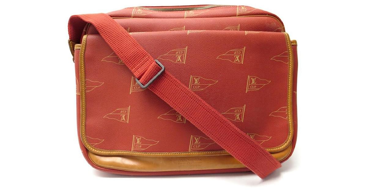 RvceShops Revival, Borsa bisaccia Louis Vuitton Limited Edition America's  Cup Reporter in tela siglata rossa