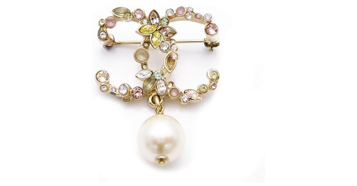 [Used] [CHANEL] 16C engraved fake pearl Coco mark Bijou brooch Gold color  In translation Golden ref.543359 - Joli Closet