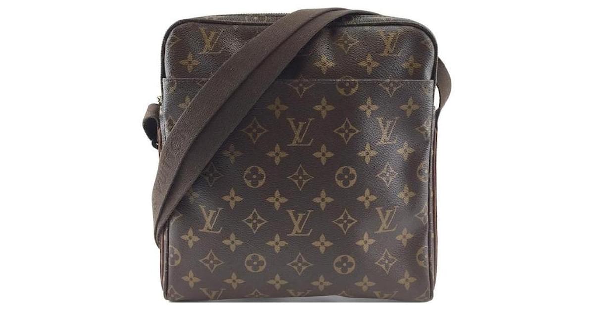 Louis Vuitton Trotter Beaubourg Brown Monogram Canvas Shoulder Bag Leather  ref.543939 - Joli Closet
