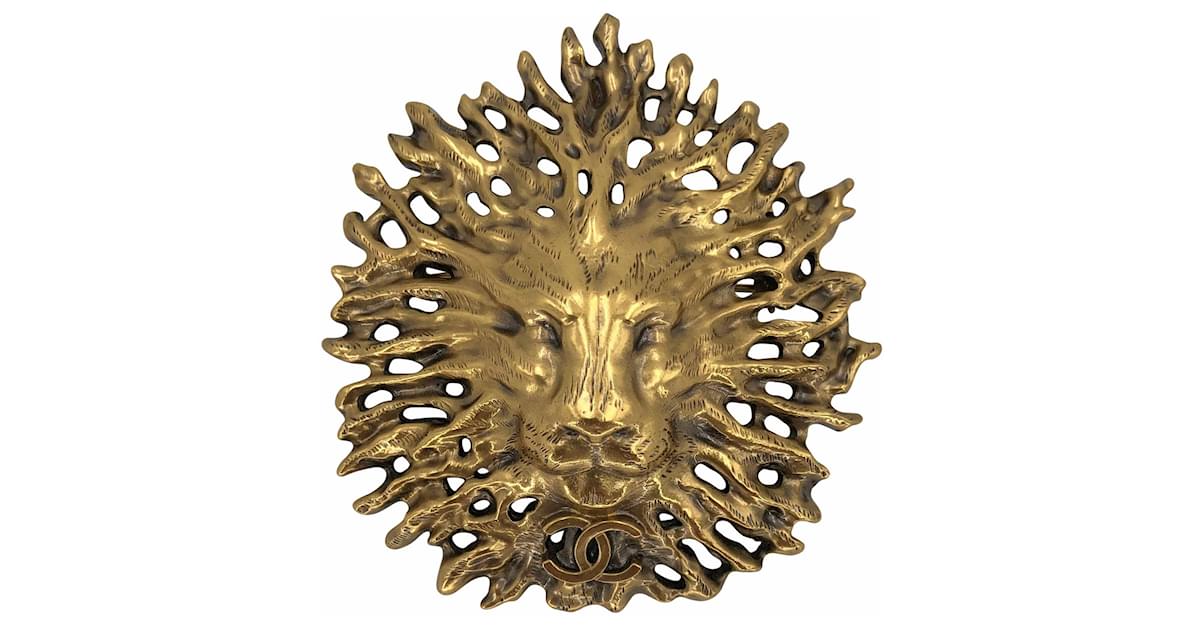 Chanel 2019 AW Lion head brooch in gold tone metal Golden Metallic  ref.547338