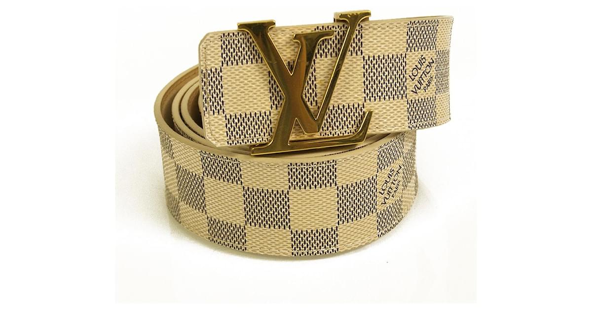Louis Vuitton Initiales 40mm mens black belt. Iconic and timeless, perfect  with jeans, for a casual look.