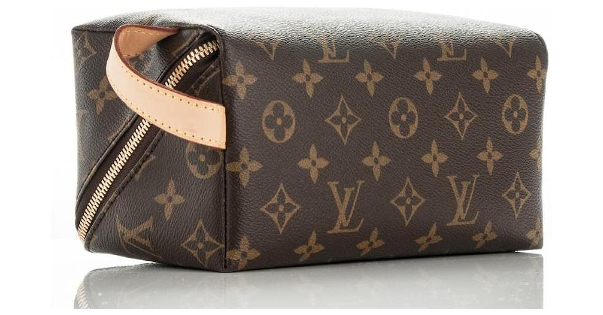 Louis Vuitton Ultra Rare Discontinued Monogram Shoe Care Kit Travel Set  ref.556241 - Joli Closet