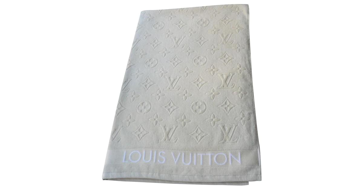 LOUIS VUITTON Beach towel Ecru LVacation NEW CONDITION Eggshell Cotton  ref.558166 - Joli Closet