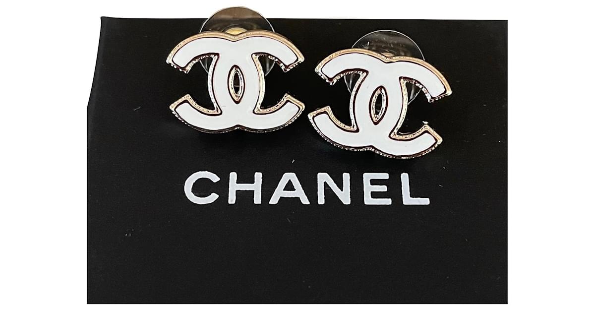 Chanel White Enamel CC Logo Gold Tone Metal Earrings ref.568276