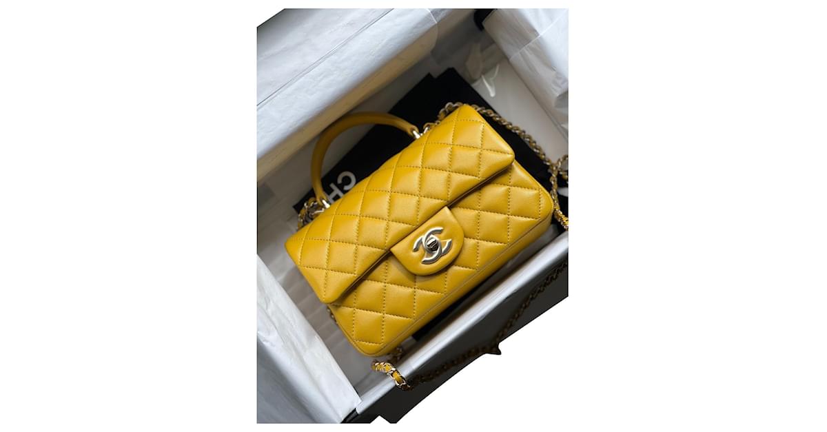 Chanel mini classic top handle bag Yellow Leather ref.589056 - Joli Closet