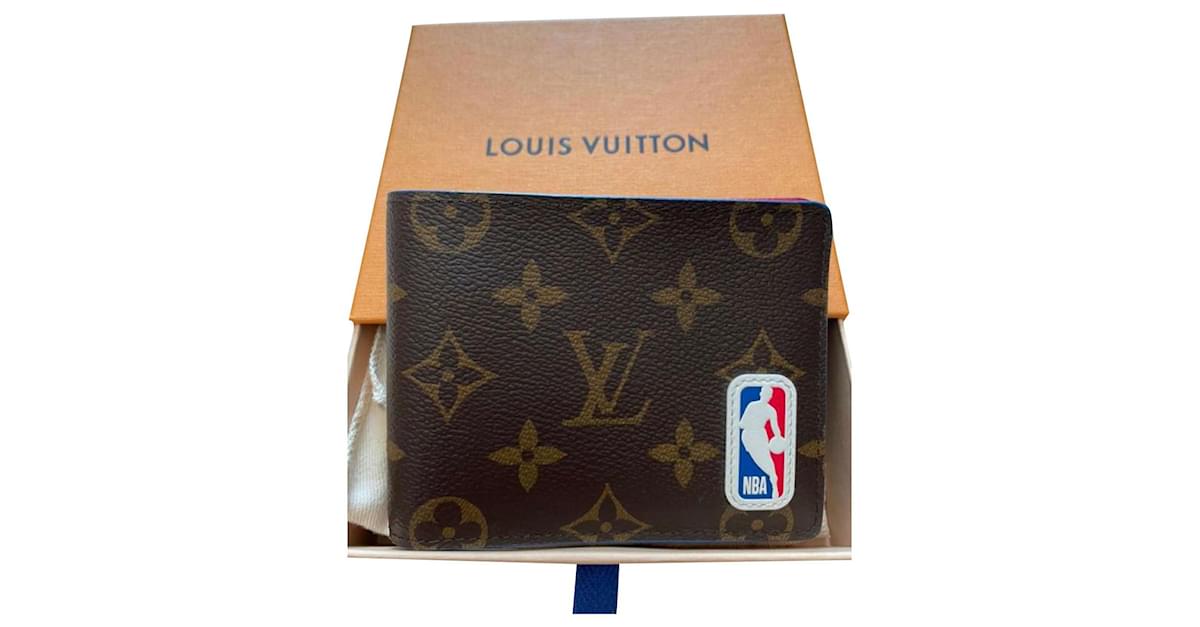 New Louis Vuitton x NBA Multiple wallet Brown White Red Blue Leather Cloth  ref.595155 - Joli Closet