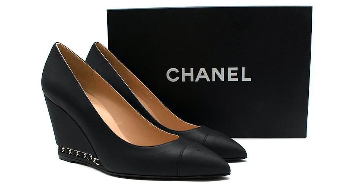 Chanel Matte black leather wedge heeled pumps ref.595361