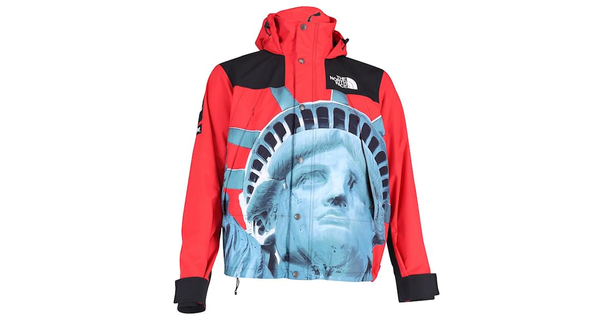 Supreme x The North Face Statue of Liberty Mountain Jacket in Red