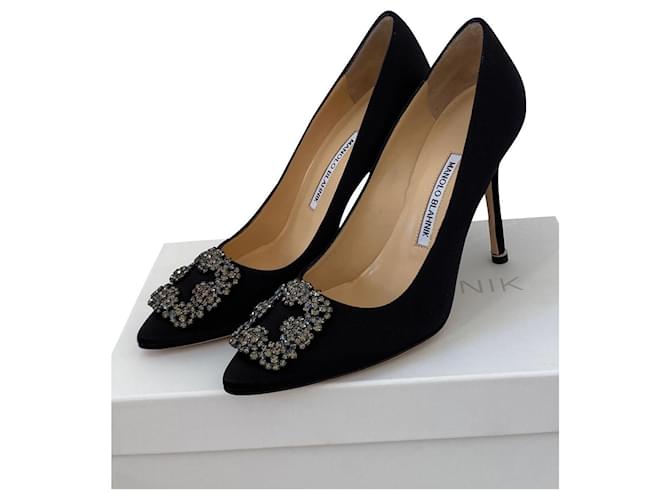 Manolo Blahnik Hangisi Black Satin ref.597803 - Joli Closet Manolo Blahnik Hangisi Black Satin ref.597803 - Joli Closet