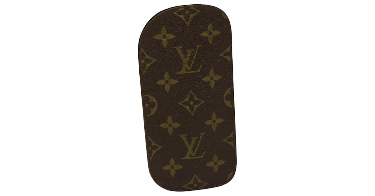 LOUIS VUITTON Monogram Etui a lunettes Simple Glasses Case