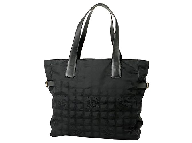 Chanel Black Leather Nylon ref.641027 - Joli Closet
