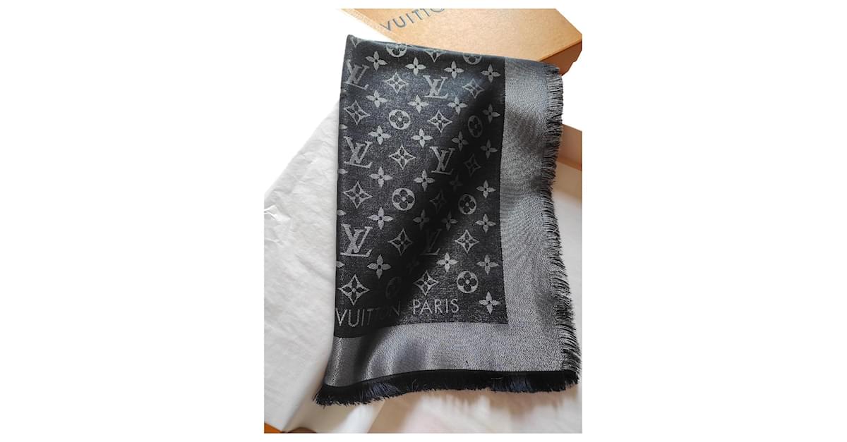 Louis Vuitton Scialle Monogram Shine Black Silk Wool Viscose ref.660540 -  Joli Closet