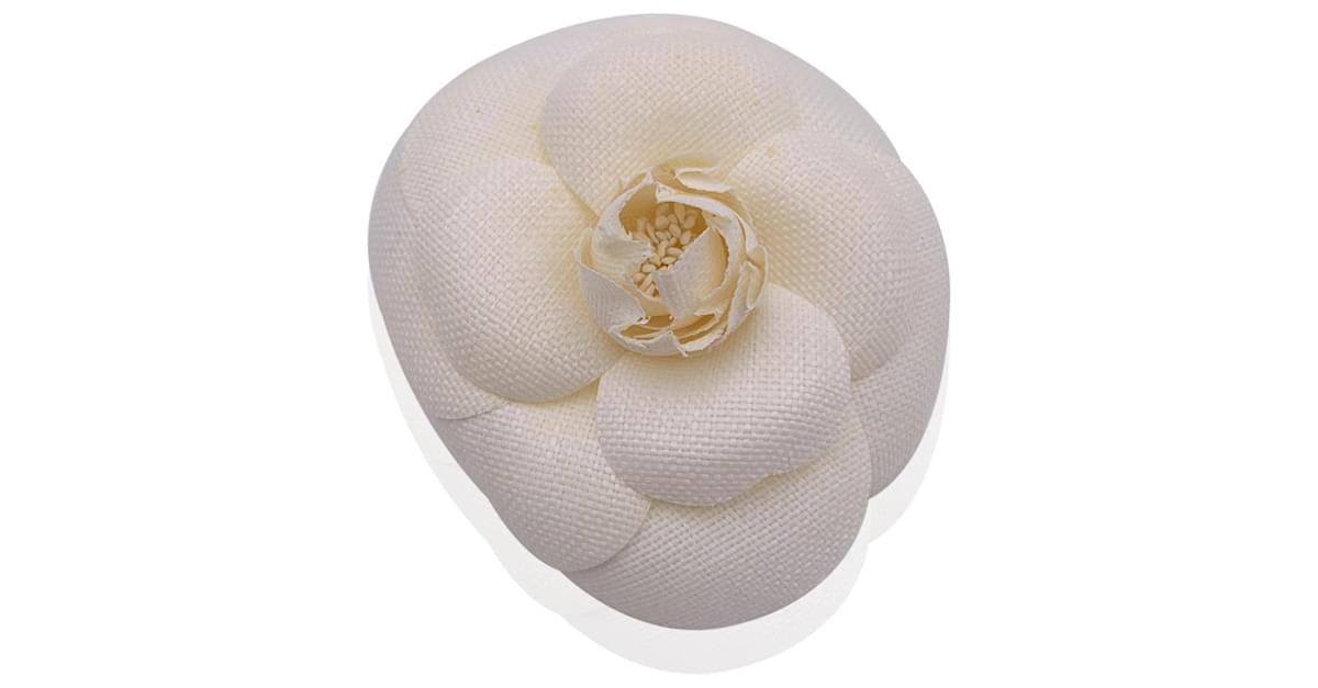 Chanel Vintage White Canvas Flower Camelia Camellia Brooch Pin Cloth  ref.664736