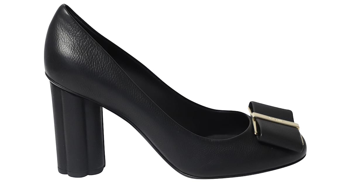 Ferragamo deals capua pump