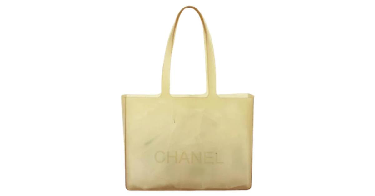 Yellow Rubber Chanel Shopper ref.668220 - Joli Closet