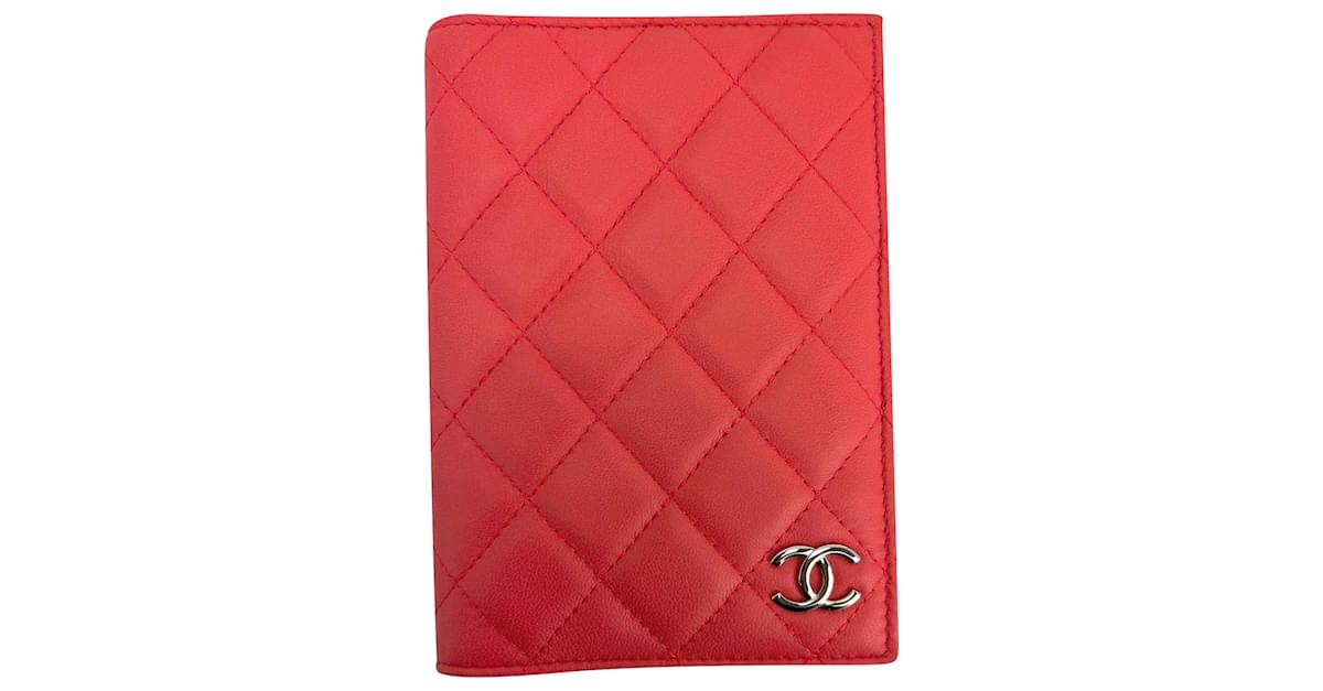 Louis Vuitton CHANEL Passport Holder Coral Quilted Calfskin Leather Wallet  Preowned Orange Pony-style calfskin ref.674204 - Joli Closet
