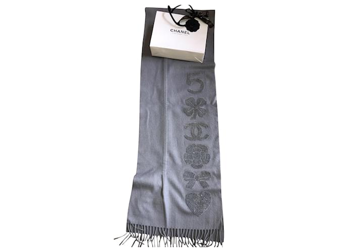 CHANEL シルバー ストライプ ストール Chanel Cashmere Scarf Grey ref.695411 - Joli Closet