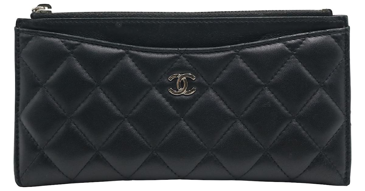 Chanel Classic Flat Zipped Pouch Wallet in Black Leather ref.695881 - Joli  Closet