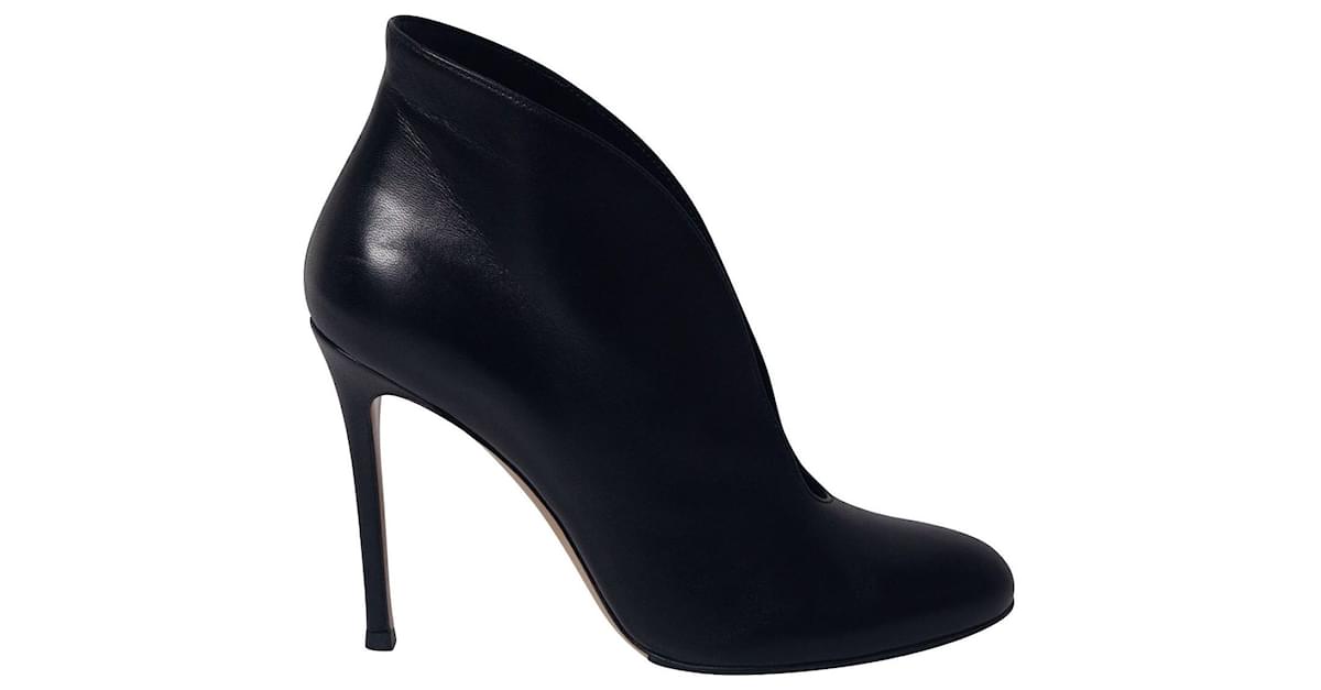 gianvito rossi vamp ankle booties