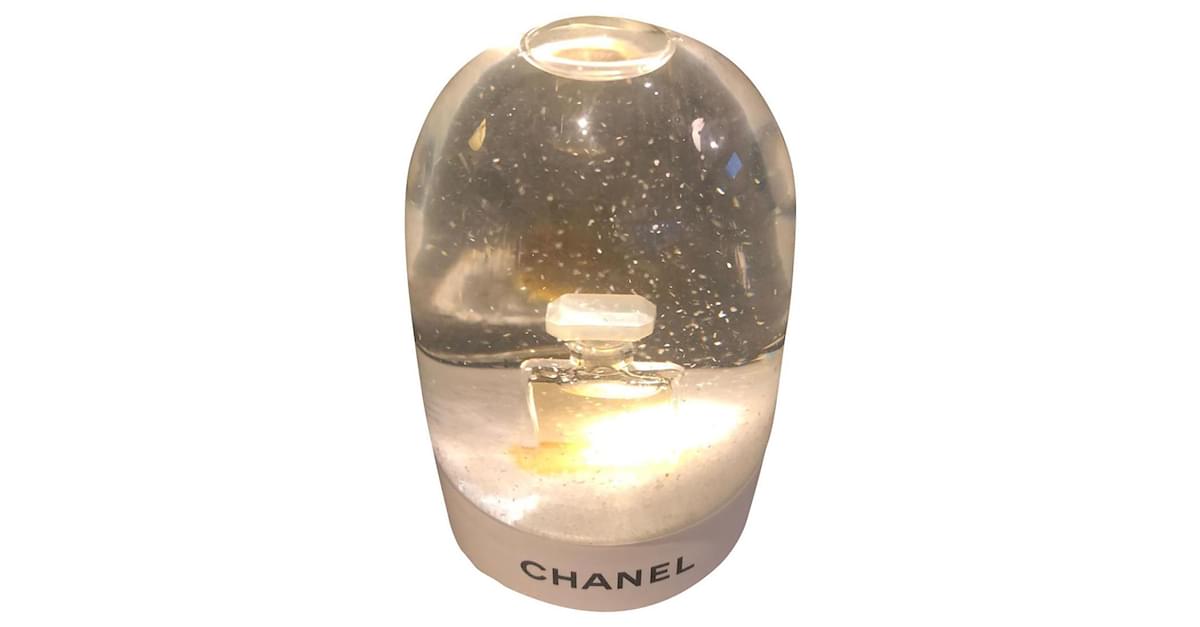Chanel Snow Ball White ref.716747 - Joli Closet