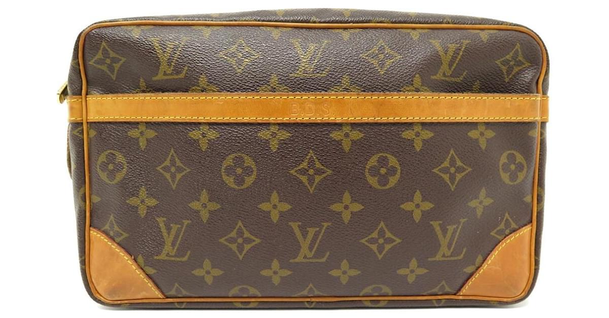 Lot - Louis Vuitton Compiegne 28 toiletries bag