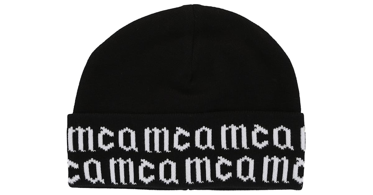 NWT MCQ store ALEXANDER MCQUEEN Gothic Logo Beanie Pink