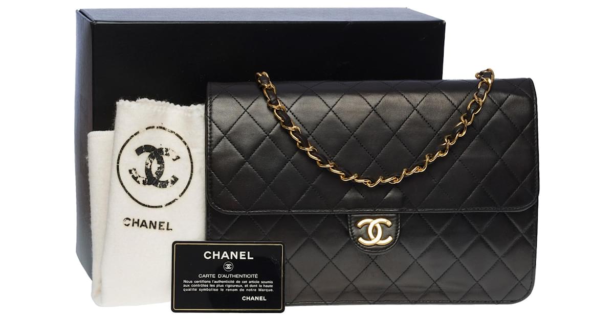 Timeless Very chic Chanel Pochette Classique flap bag in black quilted  lambskin Leather ref.726975 - Joli Closet