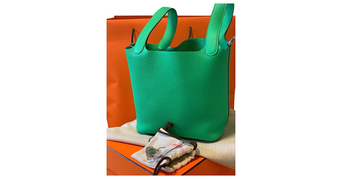 Hermès Picotin 18 lock taurillon clemence Light green Leather ref.749629 -  Joli Closet