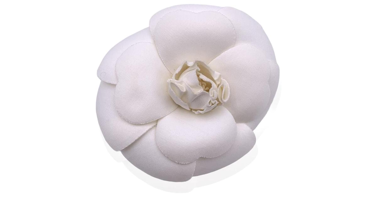 Chanel Vintage White Camelia Flower Camellia Brooch Pin Cloth ref.761018 -  Joli Closet