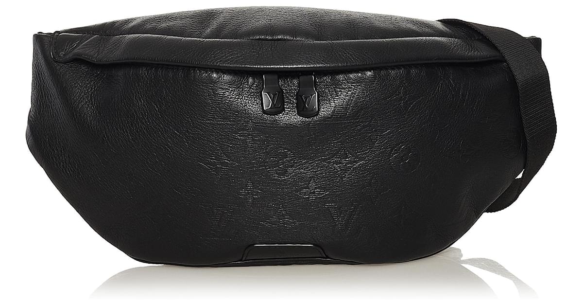 Louis Vuitton Black Monogram Shadow Discovery Bumbag Leather Pony-style  calfskin ref.762644 - Joli Closet