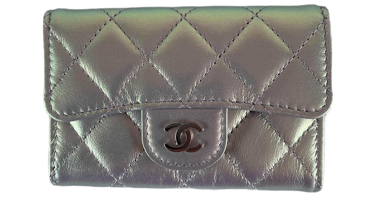 Chanel wallet metallic coin purse pink green cardholder iridescent NEW  Silvery Leather Lambskin ref.787555 - Joli Closet