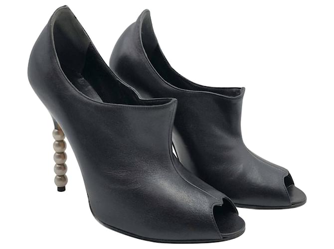 Manolo Blahnik ankle boots in black leather with silver pearl