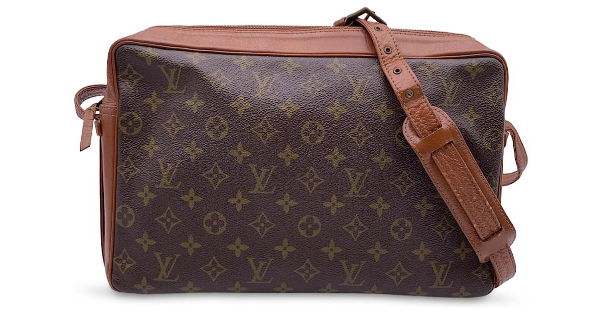 Borsa Louis Vuitton Tuileries in tela monogram e finiture in pelle