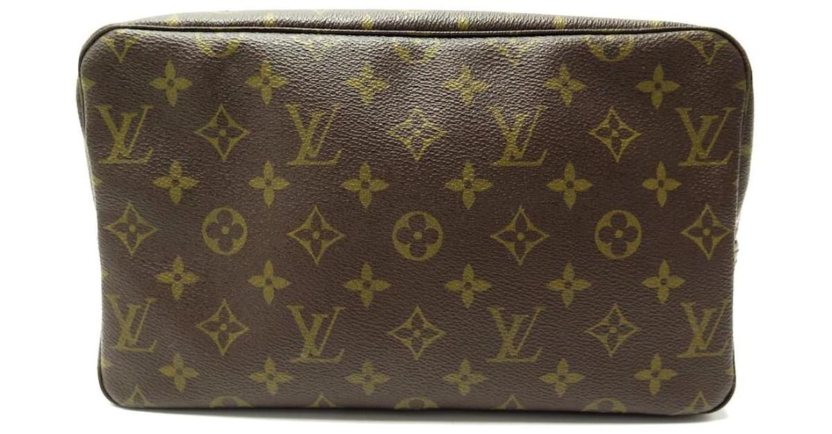 pochette louis vuitton trousse de toilette 27 m43383