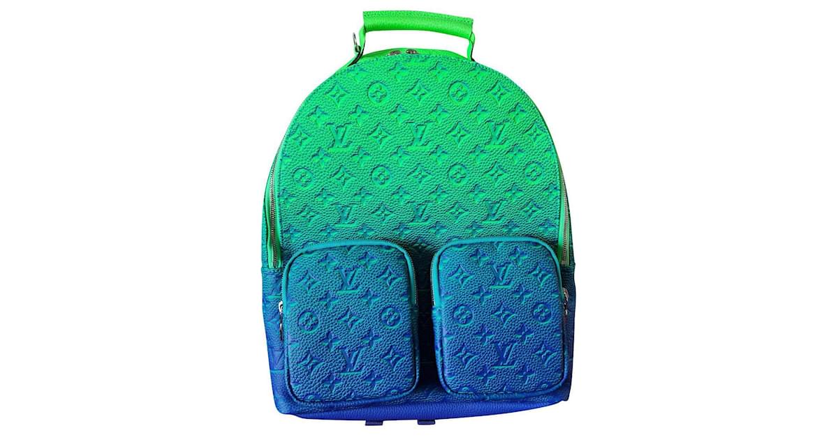 LOUIS VUITTON Taurillon Illusion Multipockets Backpack Bleu Vert 1292803